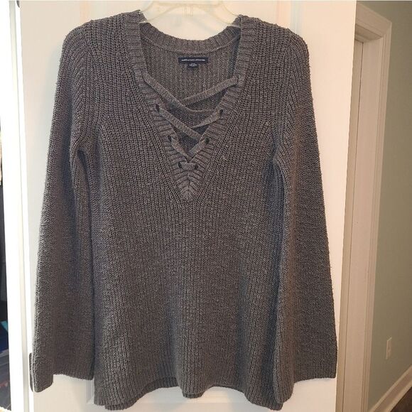 American Eagle Gray Bell Sleeve V-Neck Ribbed Sweater - Picture 3 of 10